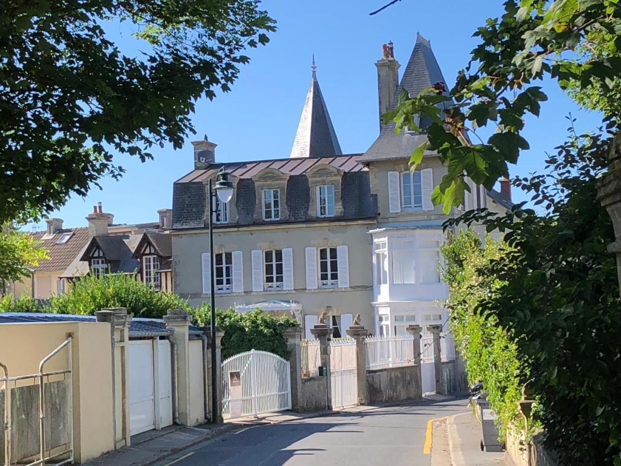 Hotel Dday Aviators Le Manoir Arromanches-les-Bains Exterior foto